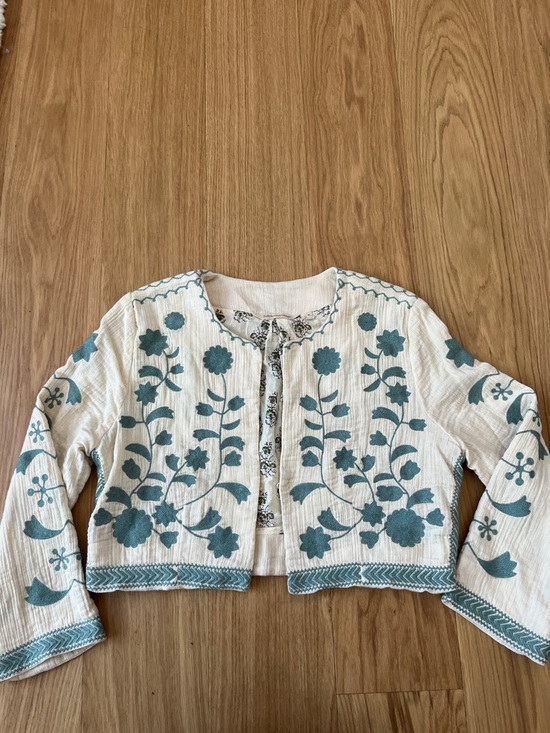 Soft Surroundings Jackets & Blazers - Soft Surroundings White Cropped Jacket with Teal Floral Embroidery size M